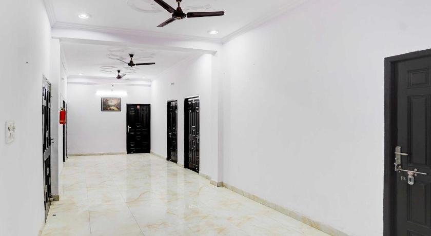 Collection O Lucknow Samudayik Community Center - image 4
