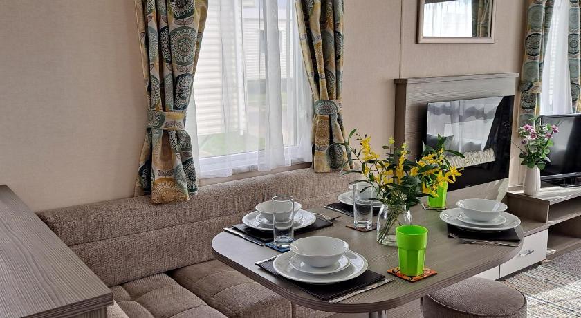 Hayling Island Holiday Park Holiday Home Sleeps 4