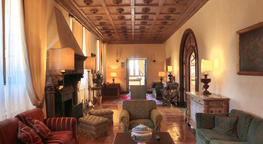 Hotel La Collegiata photo