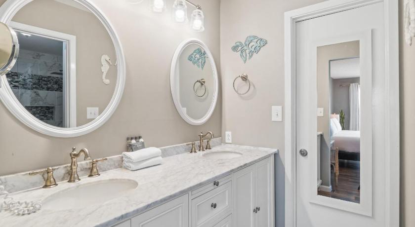 Image of Three-Bedroom Apartment 10
