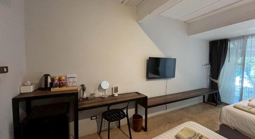 Image of 2 Queen Beds 14
