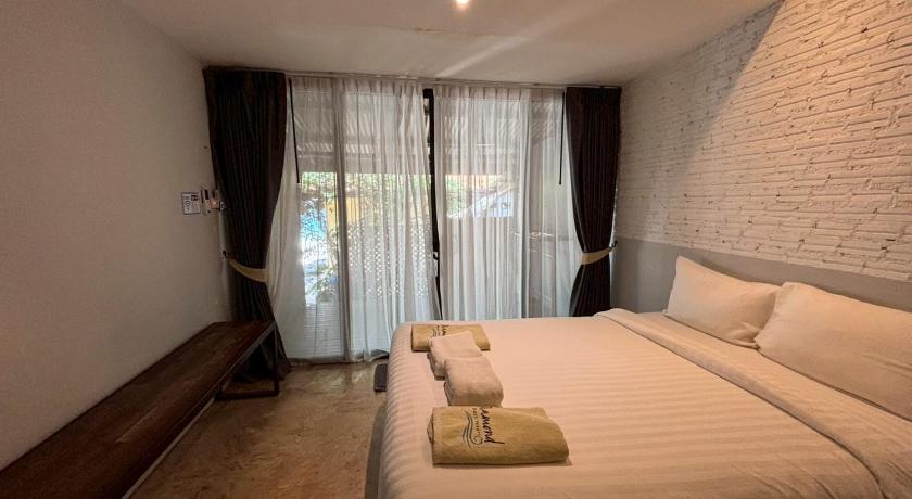 Image of 2 Queen Beds 12