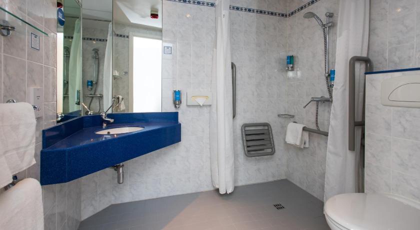a bathroom with a toilet a sink and a shower, Holiday Inn Express - Glasgow - City Ctr Riverside in Glasgow