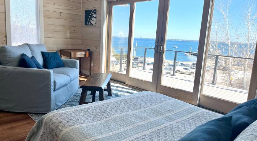 Lincolnville Eco-friendly studio - ocean views, close to beach 3-Star Accommodation pool