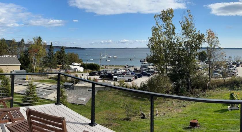 Lincolnville Eco-friendly studio - ocean views, close to beach 3-Star Accommodation restaurant