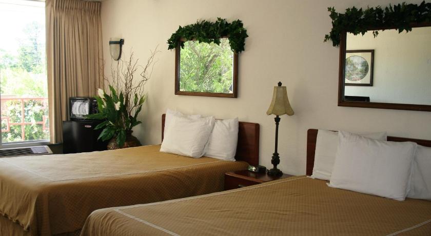 Passion Play Road Inn - Formerly Statue Road Inn photo
