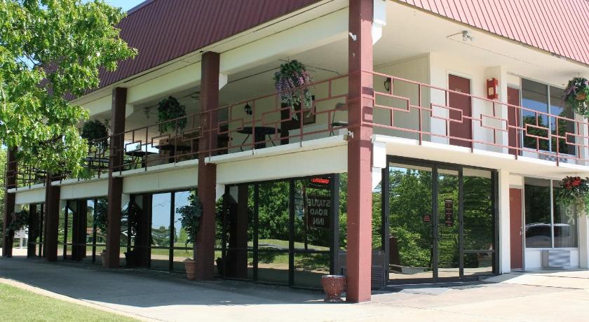 Passion Play Road Inn - Formerly Statue Road Inn photo