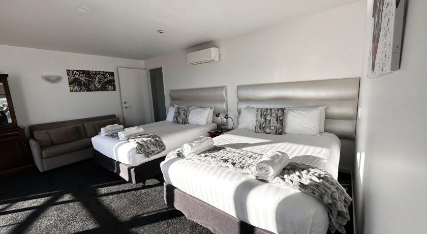 Image of Three-Bedroom Deluxe Apartment 3