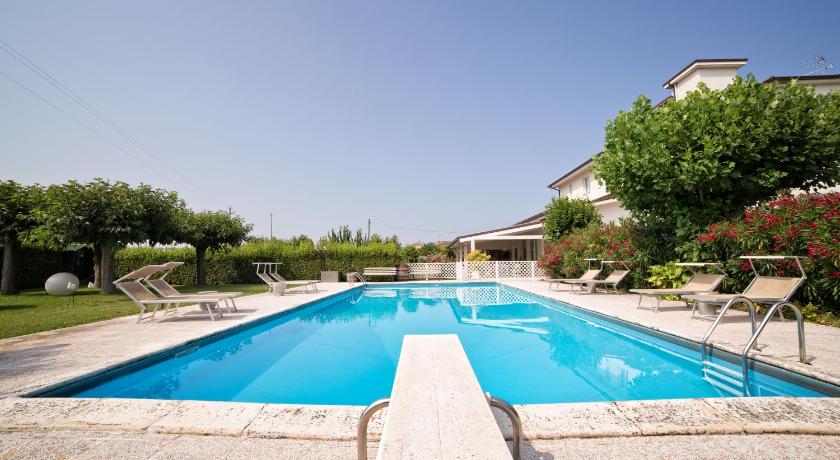 Hotel Country House La Radice — Hotel in Civitanova Marche