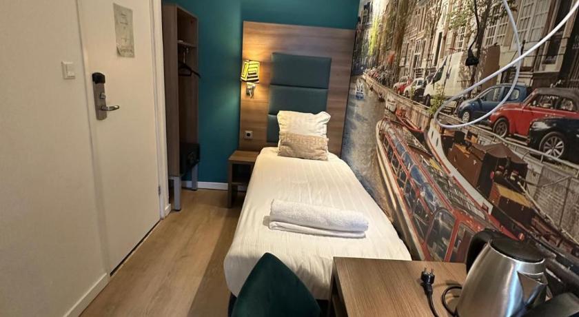 Image of Single With Private Bathroom 0