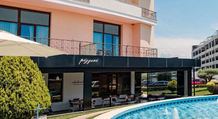 Airport Garden Hotel - image 11