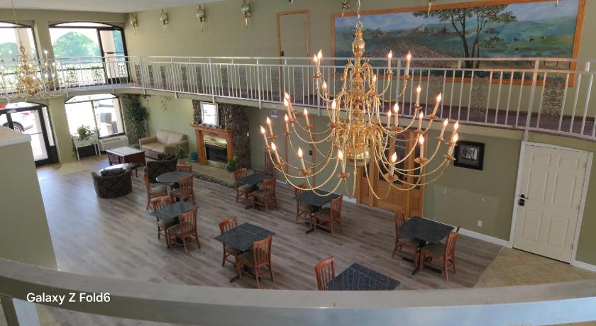 Americana Inn - image 6