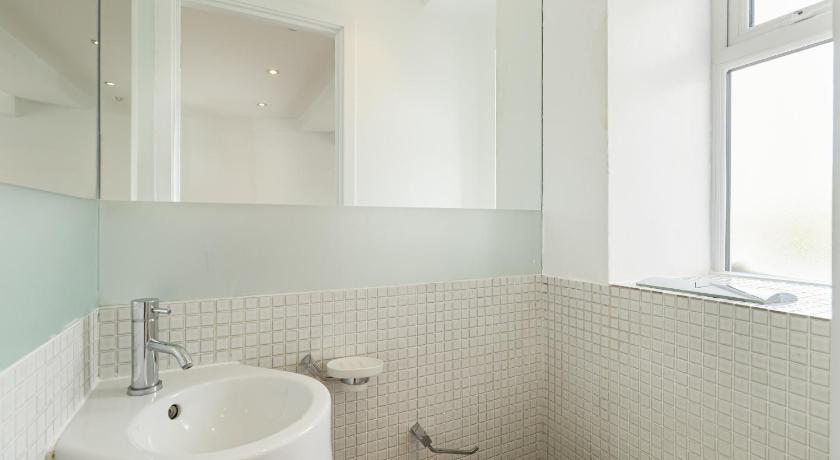 Apartment near Harrods - image 12