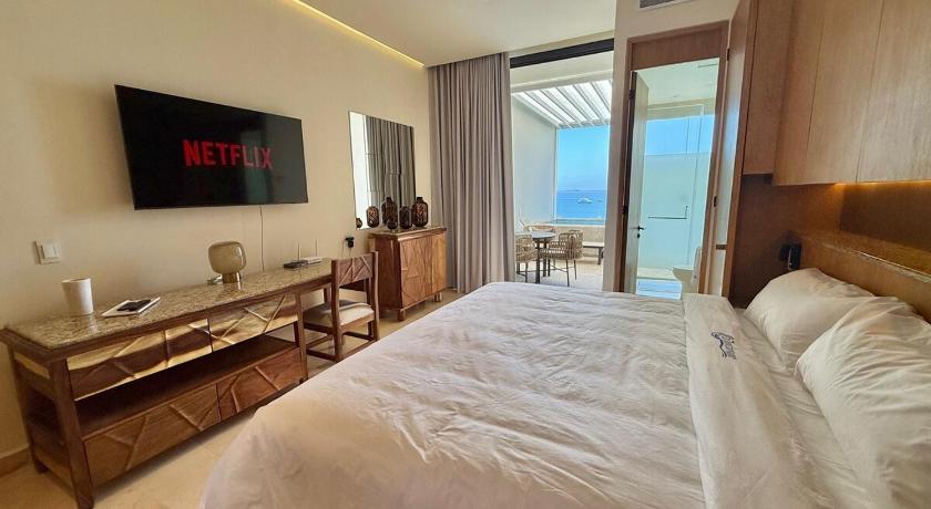 Zantamar Penthouse 603B, right on the beach