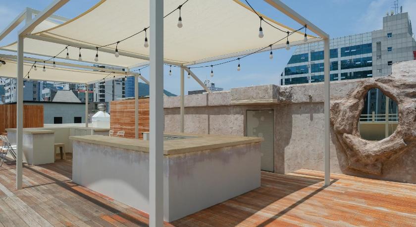 Busan MOIJI Guesthouse 5-Star Hotel lobby