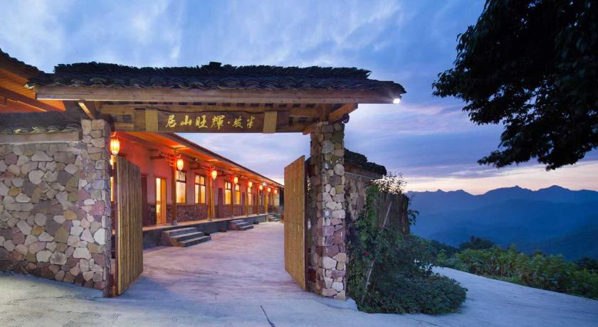 Zhangjiajie PeakMist Retreat Inside ZhangJiaJie Forest Park Guesthouse lobby