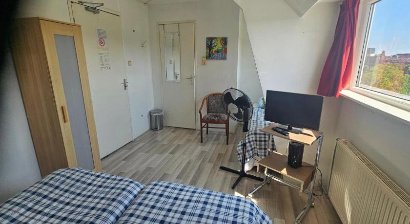 Image of Standard Triple Room 15