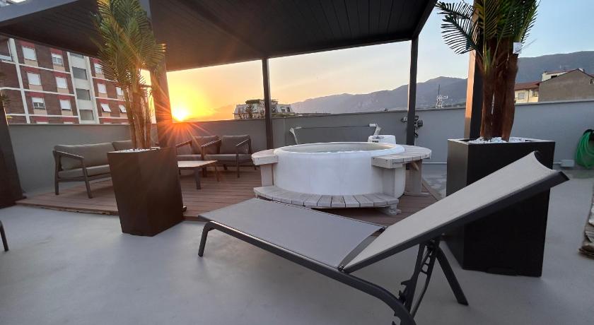 Suite Panoramic Attico con Jacuzzi Privata