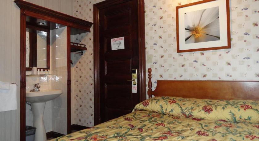Image of Single Room with Shared Bathroom 2