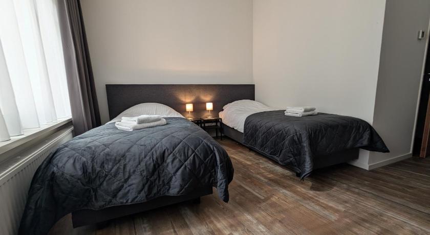 弗里斯湖区 11Stedenhuis 3星级 酒店 泳池