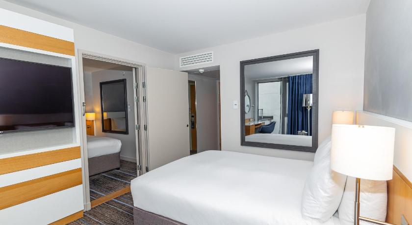 Image of Connecting Rooms with 2 Queen Beds 5