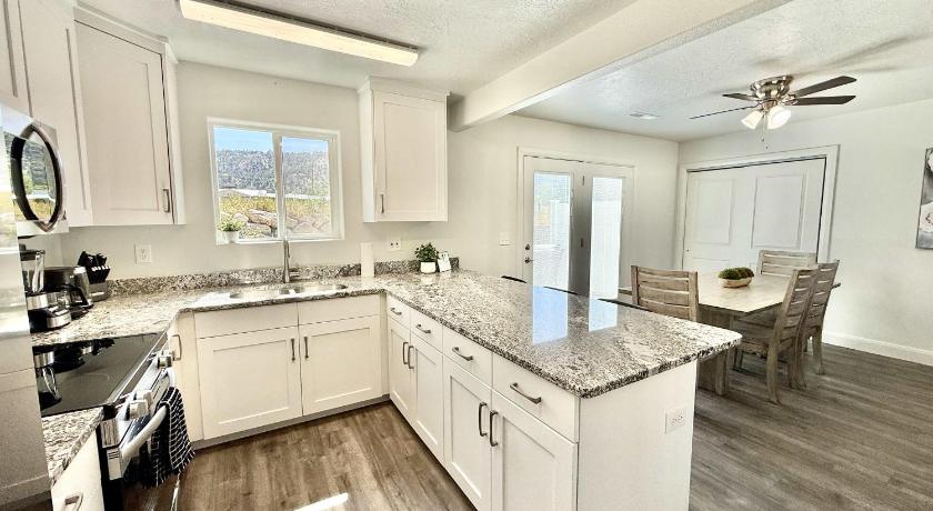 グレンデール (UT) Townhome in Glendale UT near Zion with hot tub 4つ星 宿泊施設 眺望