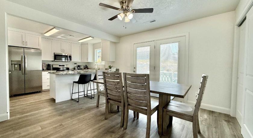 グレンデール (UT) Townhome in Glendale UT near Zion with hot tub 4つ星 宿泊施設 ロビー