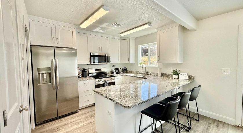 グレンデール (UT) Townhome in Glendale UT near Zion with hot tub 4つ星 宿泊施設 レストラン