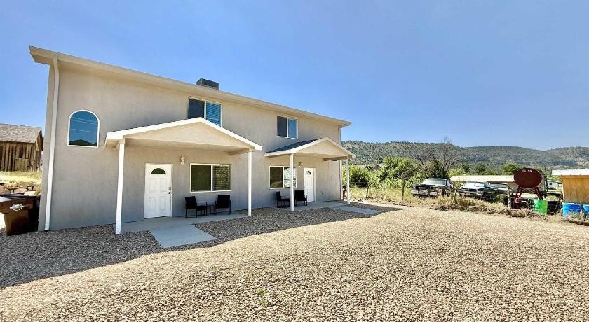 グレンデール (UT) Townhome in Glendale UT near Zion with hot tub 4つ星 宿泊施設 外観