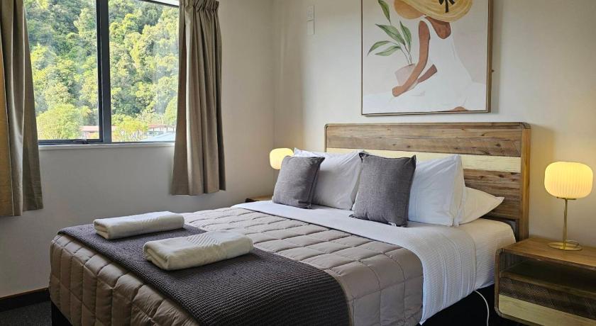 Image of Family Room with Private Bathroom 0