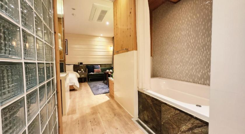 Image of Suite with Terrace 14