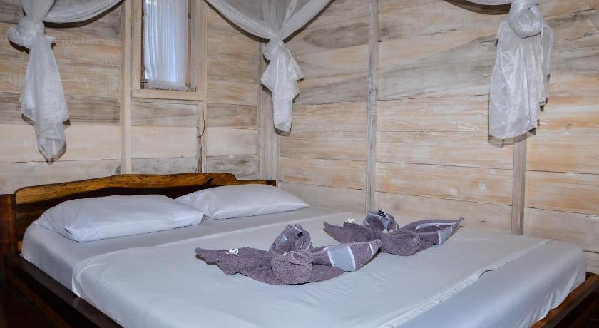 Image of Double Room with Shared Bathroom (Fan Only) 6