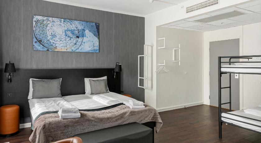 Image of Family Room 10