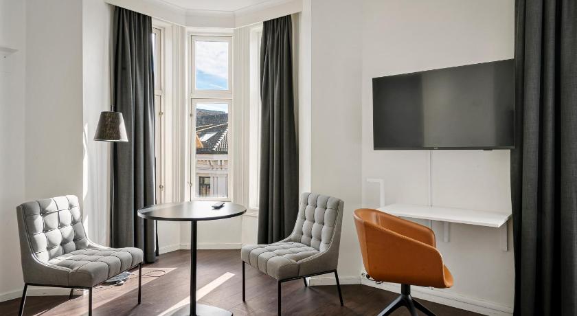 Image of Family Room 7