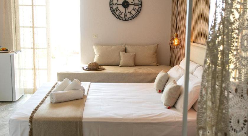 Image of Triple Room with Sea View 6