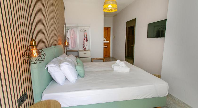 Image of Twin Room with Balcony and Sea View 4