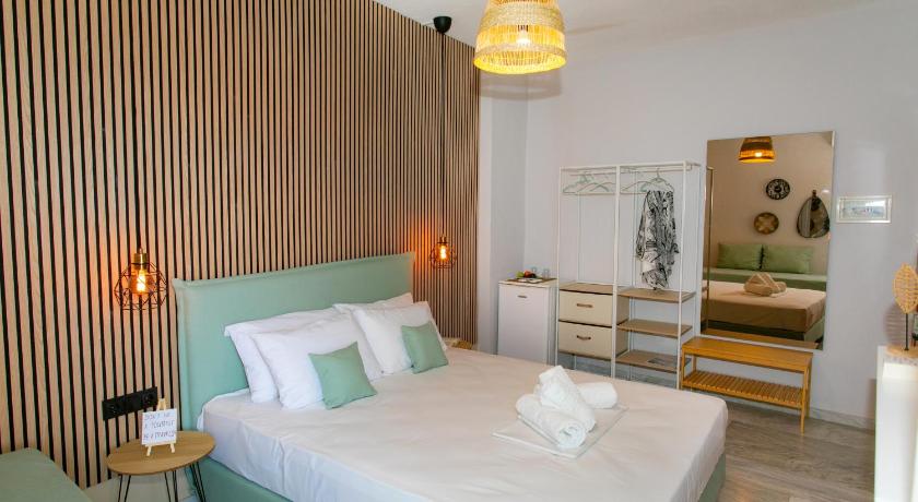 Image of Triple Room with Sea View 8