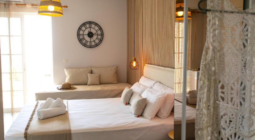 Image of Triple Room with Sea View 5