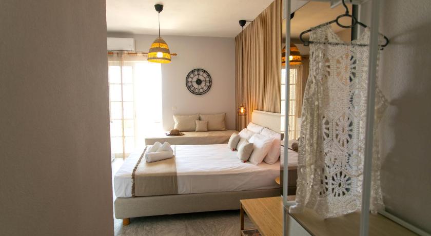 Image of Triple Room with Sea View 2