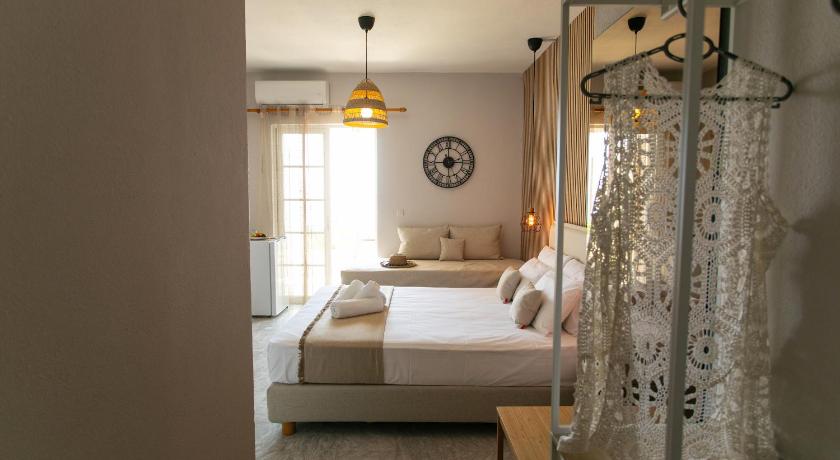 Image of Triple Room with Sea View 0