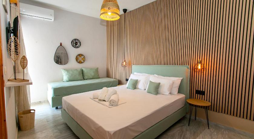 Image of Triple Room with Sea View 3