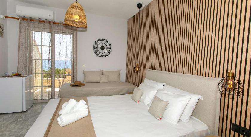 Image of Triple Room with Sea View 7