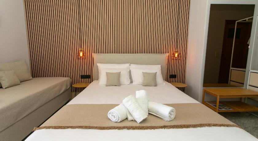 Image of Triple Room with Sea View 10