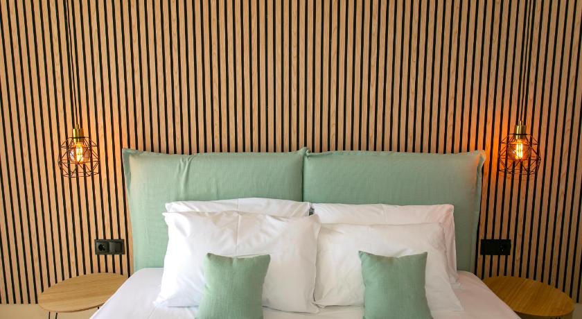 Image of Twin Room with Balcony and Sea View 3