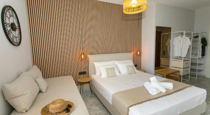 Image of Triple Room with Sea View 4