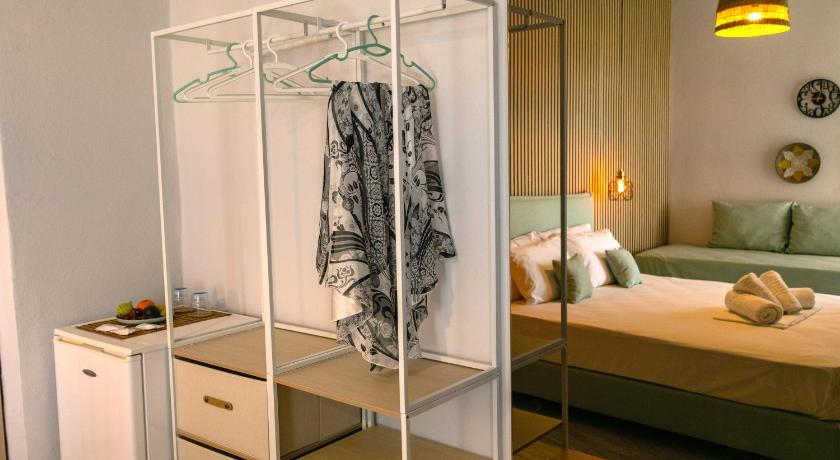 Image of Triple Room with Sea View 16