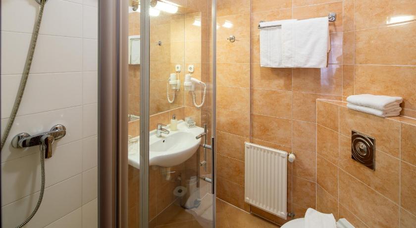Image of Standard Double Room with Two Double Beds 1