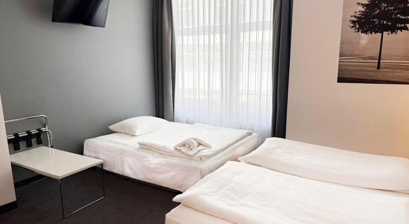 Immagine di 2 Single Premium Single Sofa Bed 5