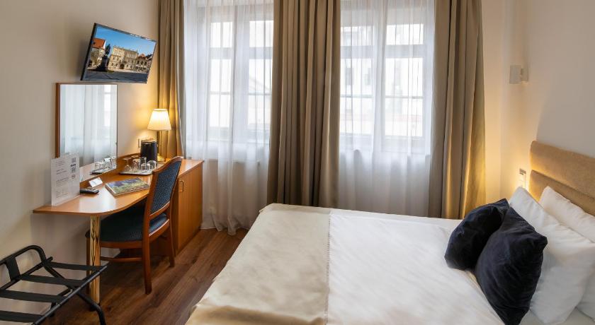 Image of Standard Double Room with Two Double Beds 0