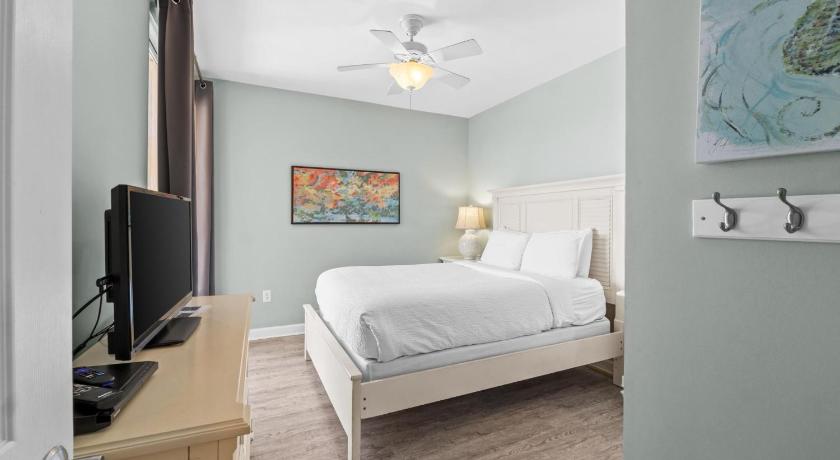 Image of Three-Bedroom Apartment with Sea View - 601E 8
